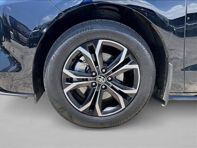 Used 2025 Toyota Sienna Platinum AWD/4WD image 8
