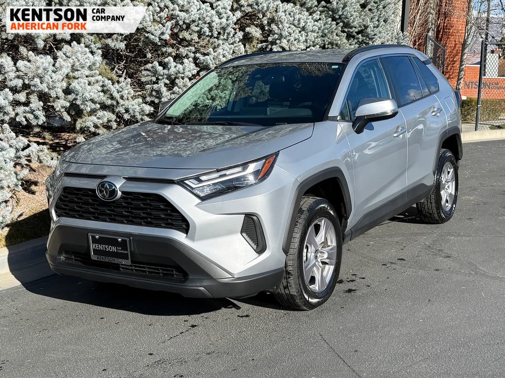 Used 2025 Toyota RAV4 XLE image 2