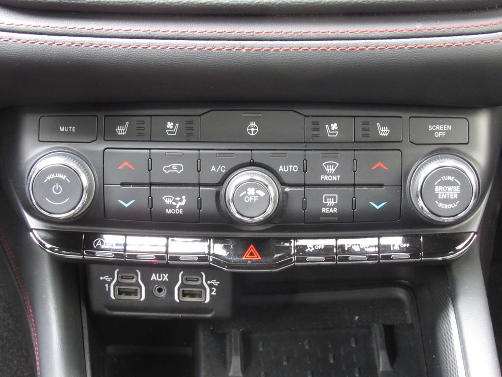 Used 2025 Dodge Durango GT image 33