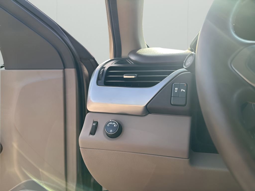 Used 2016 Chevrolet Suburban LS image 29