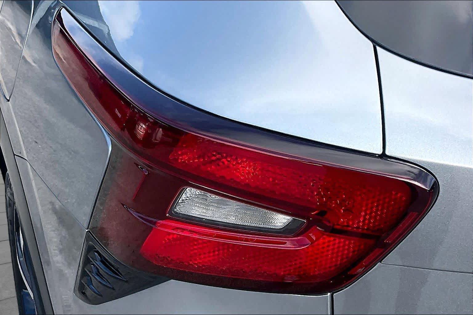 Used 2026 Chevrolet Trax RS w/ Sunroof Package FWD image 29