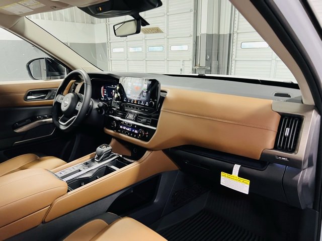 New 2025 Nissan Pathfinder Platinum image 37