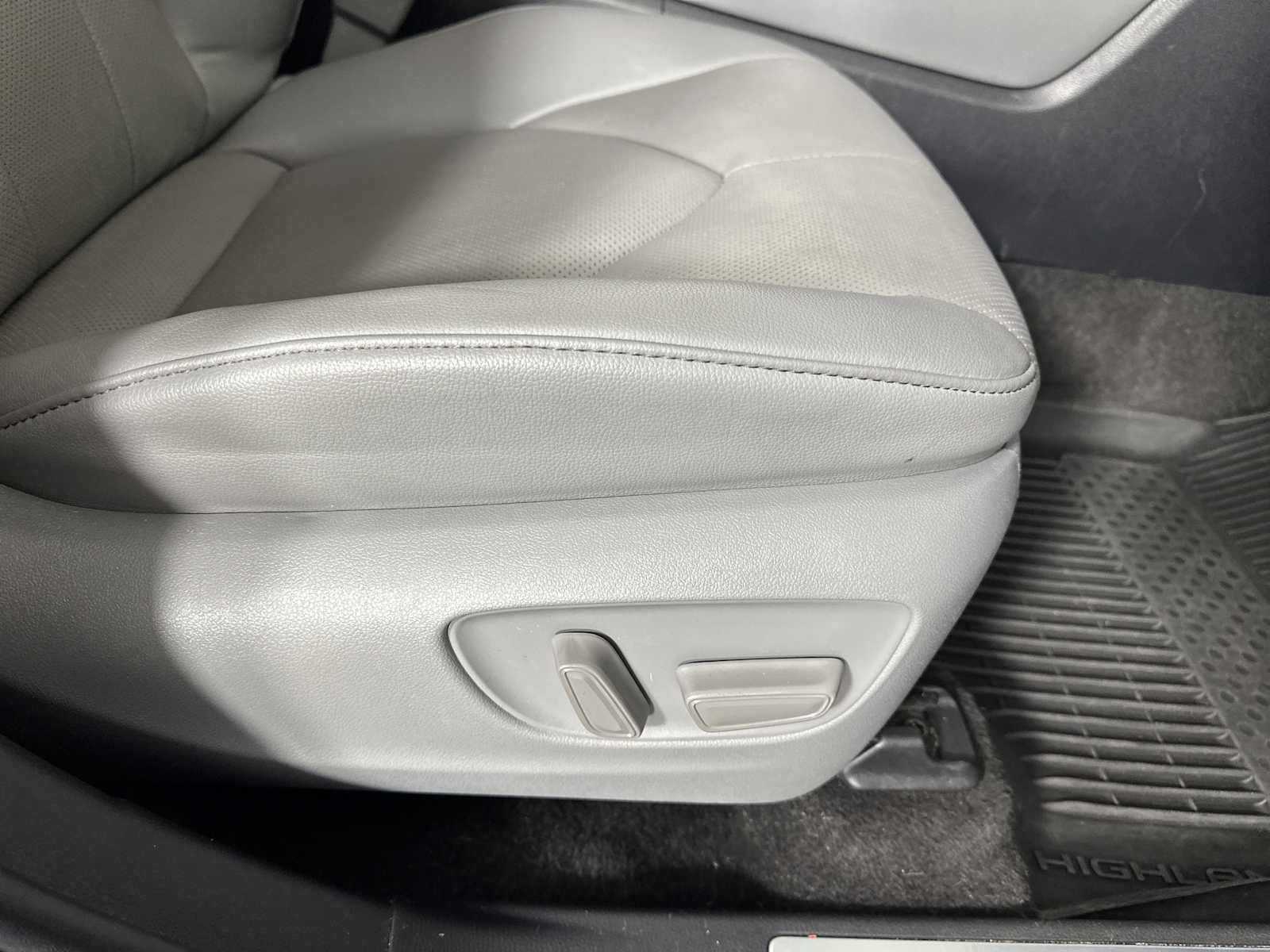 Used 2023 Toyota Highlander Limited image 37