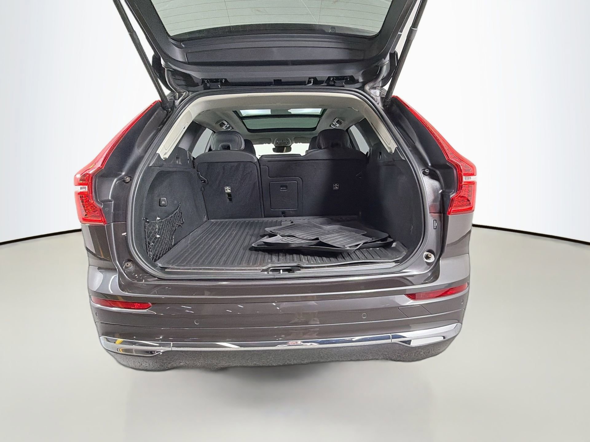 Certified 2023 Volvo XC60 B5 Ultimate w/ Protection Package FWD image 27