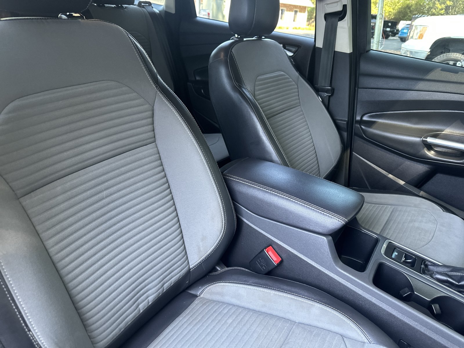 Used 2018 Ford Escape SE w/ SE Sport Appearance Package AWD/4WD image 29