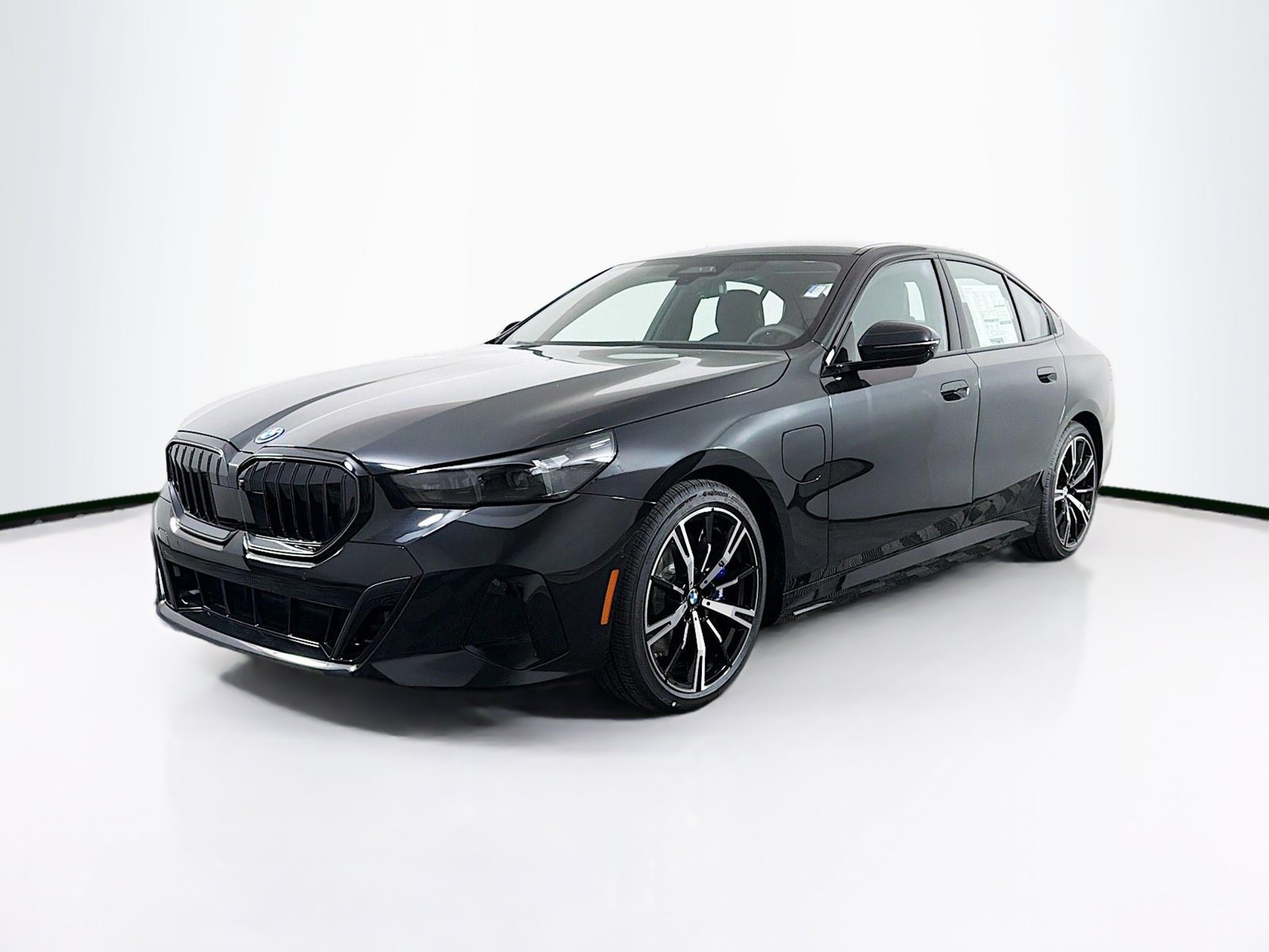 New 2027 BMW 550e xDrive AWD/4WD image 3