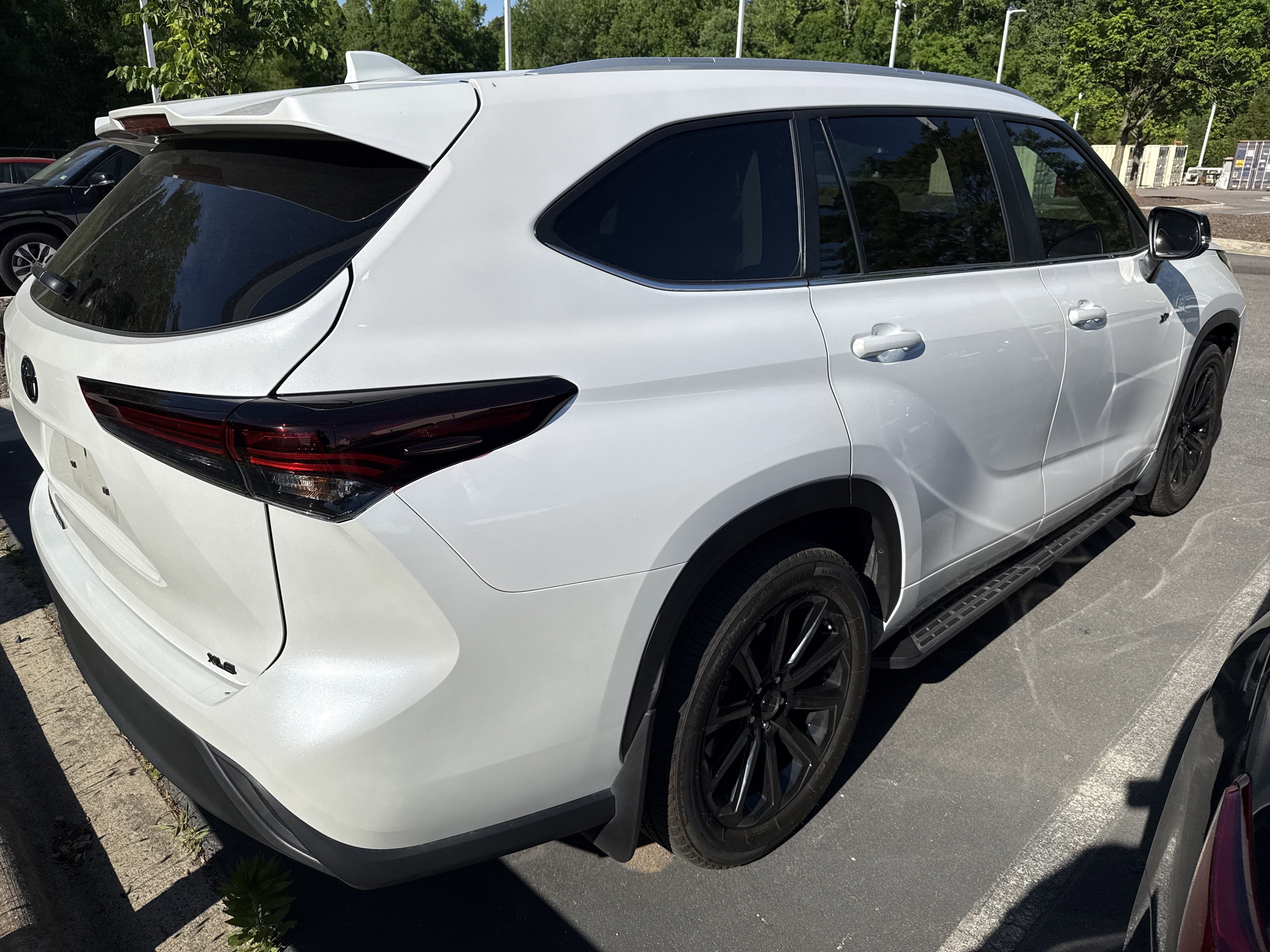 Used 2024 Toyota Highlander XLE FWD image 44