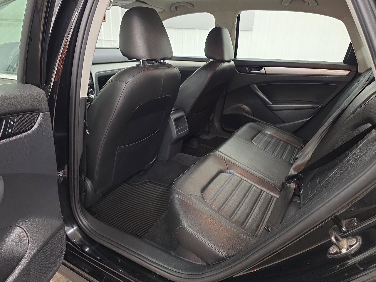 Used 2012 Volkswagen Passat 3.6 SE image 28