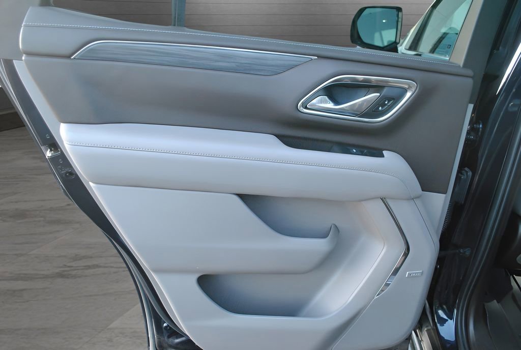 Used 2022 GMC Yukon SLT w/ SLT Premium Package image 11