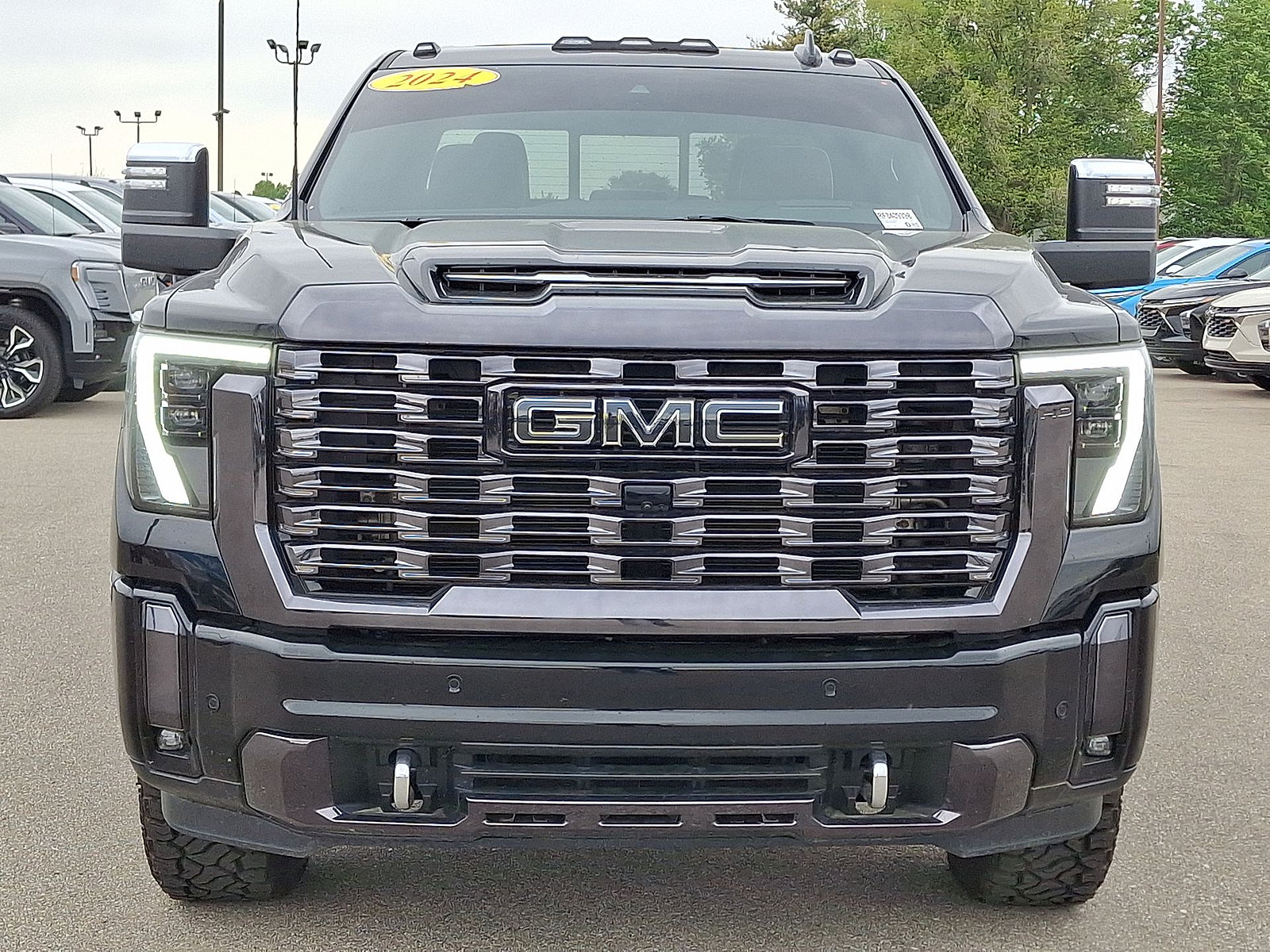 Used 2024 GMC Sierra 3500 Denali Ultimate AWD/4WD image 29