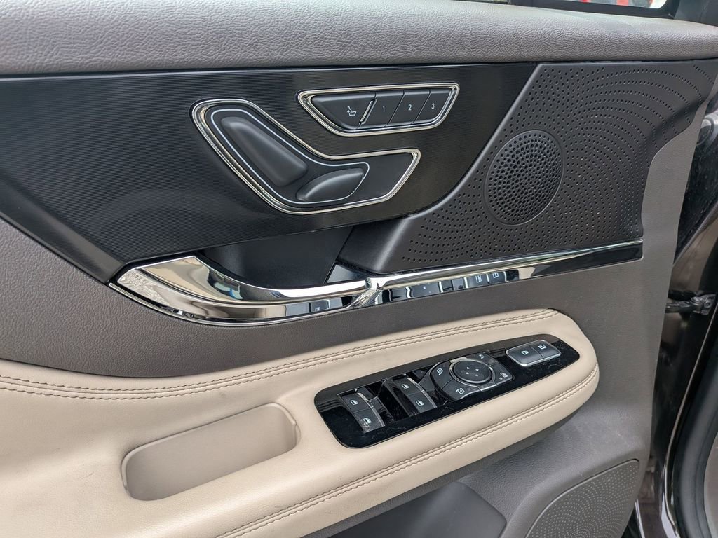 Used 2023 Lincoln Corsair Reserve image 14