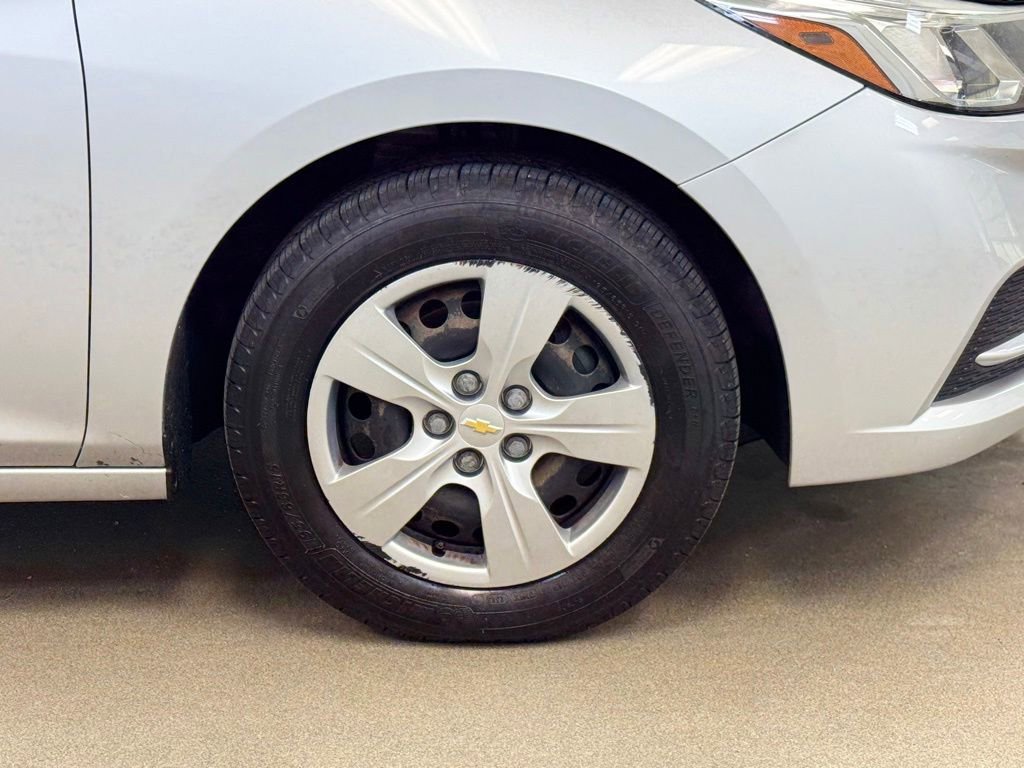 Used 2017 Chevrolet Cruze LS FWD image 4