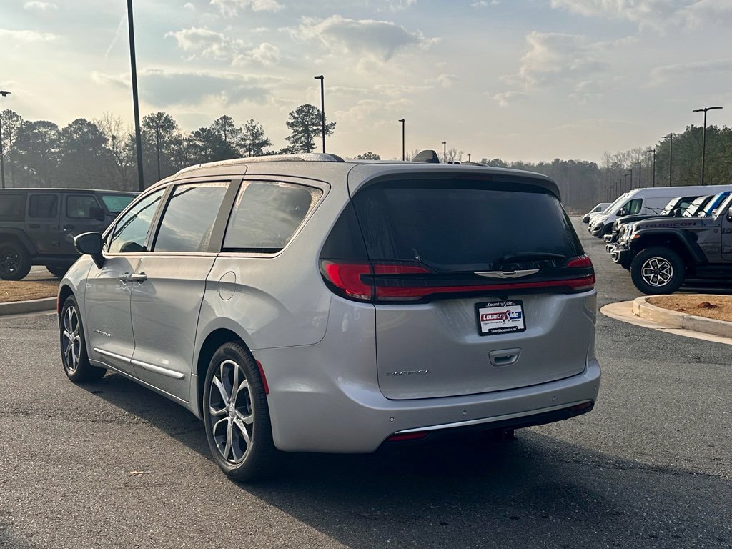 New 2026 Chrysler Pacifica Pinnacle w/ Trailer Tow Group FWD image 6