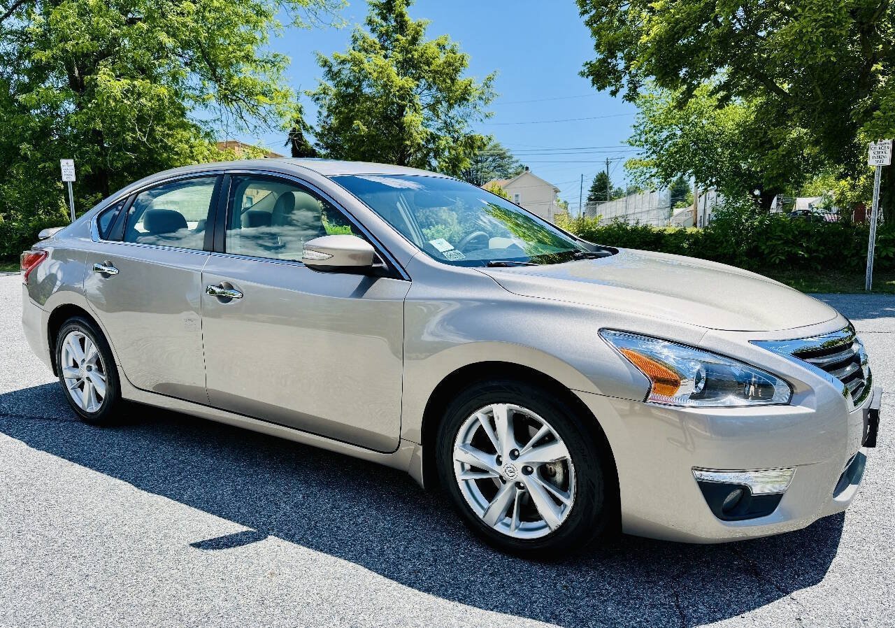 Used 2013 Nissan Altima 2.5 SL w/ Technology Pkg FWD image 3