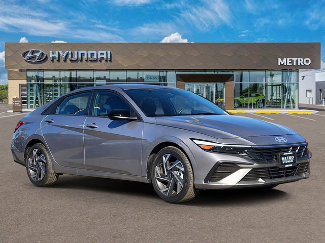 Used 2025 Hyundai Elantra Sport image 1
