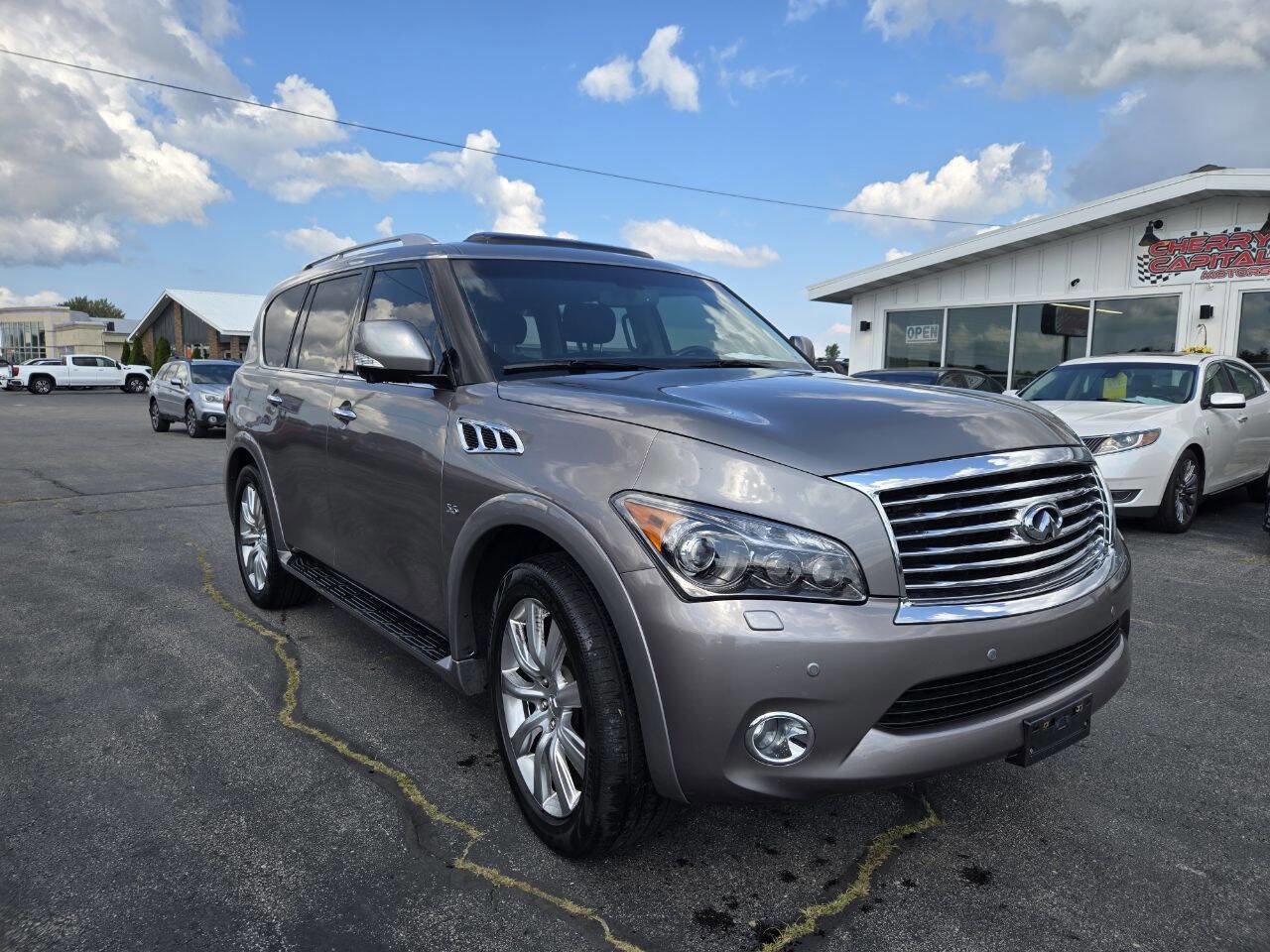 Used 2014 INFINITI QX80 4WD w/ Deluxe Touring Package image 36