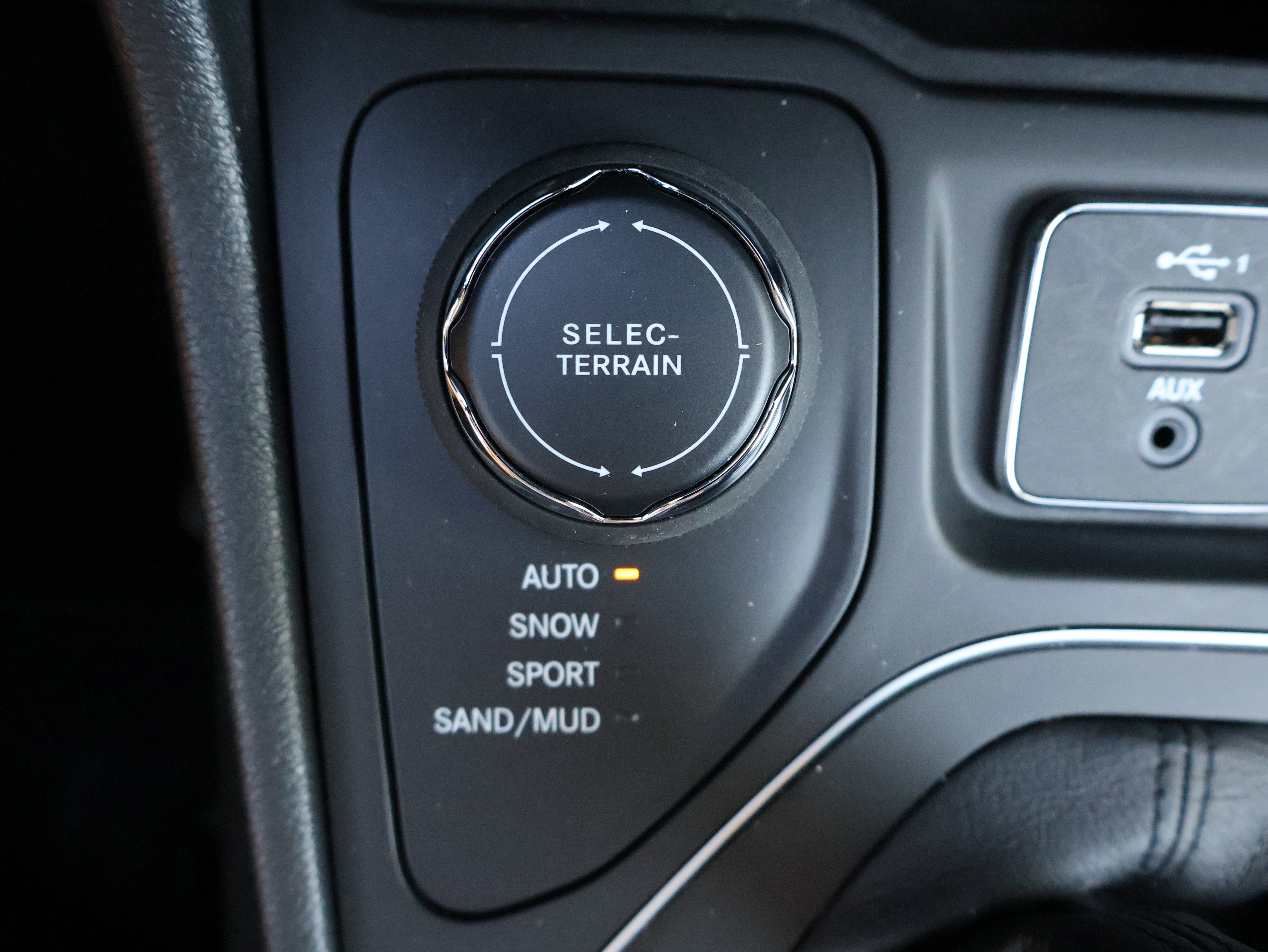 Used 2022 Jeep Cherokee Latitude Lux AWD/4WD image 23
