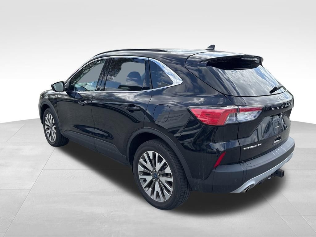 Used 2022 Ford Escape Titanium w/ Class II Trailer Tow Package image 3