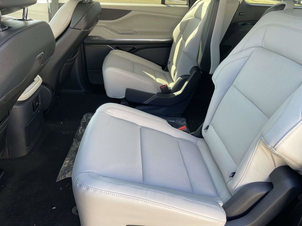 New 2025 Lincoln Navigator L Reserve image 12
