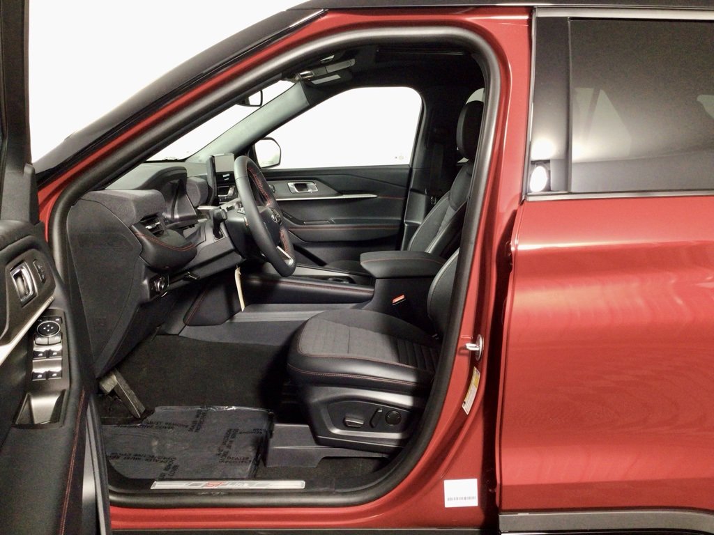 New 2025 Ford Explorer ST-Line w/ Premium Package image 17