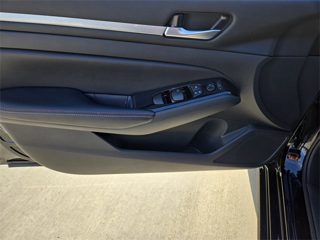 Certified 2025 Nissan Altima 2.5 SR w/ SR Premium Package image 11