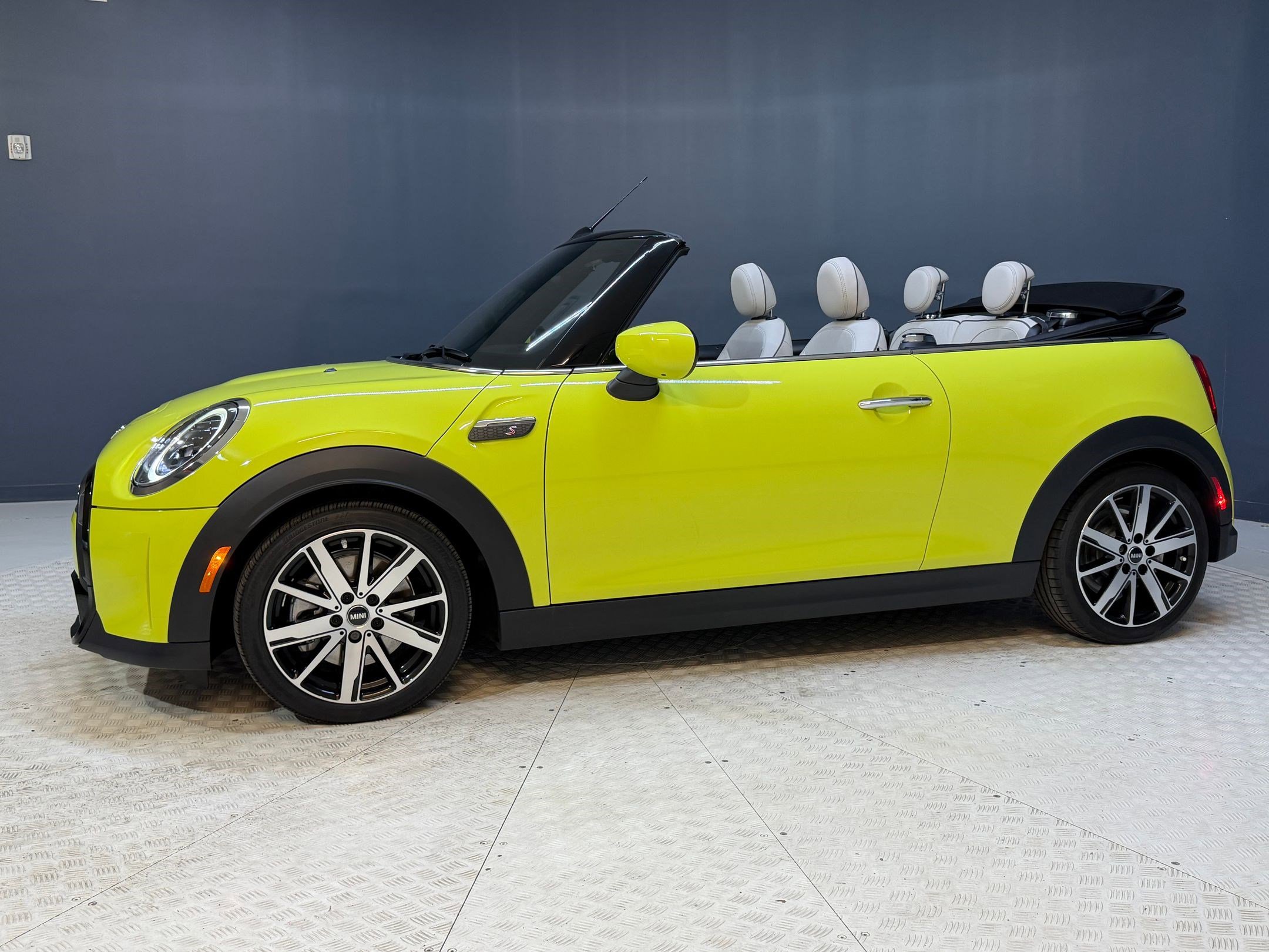 Used 2024 MINI Cooper S w/ Signature Upholstery Package image 23