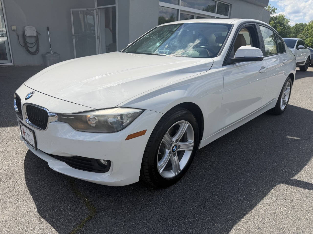 Used 2014 BMW 320i xDrive Sedan AWD/4WD image 3