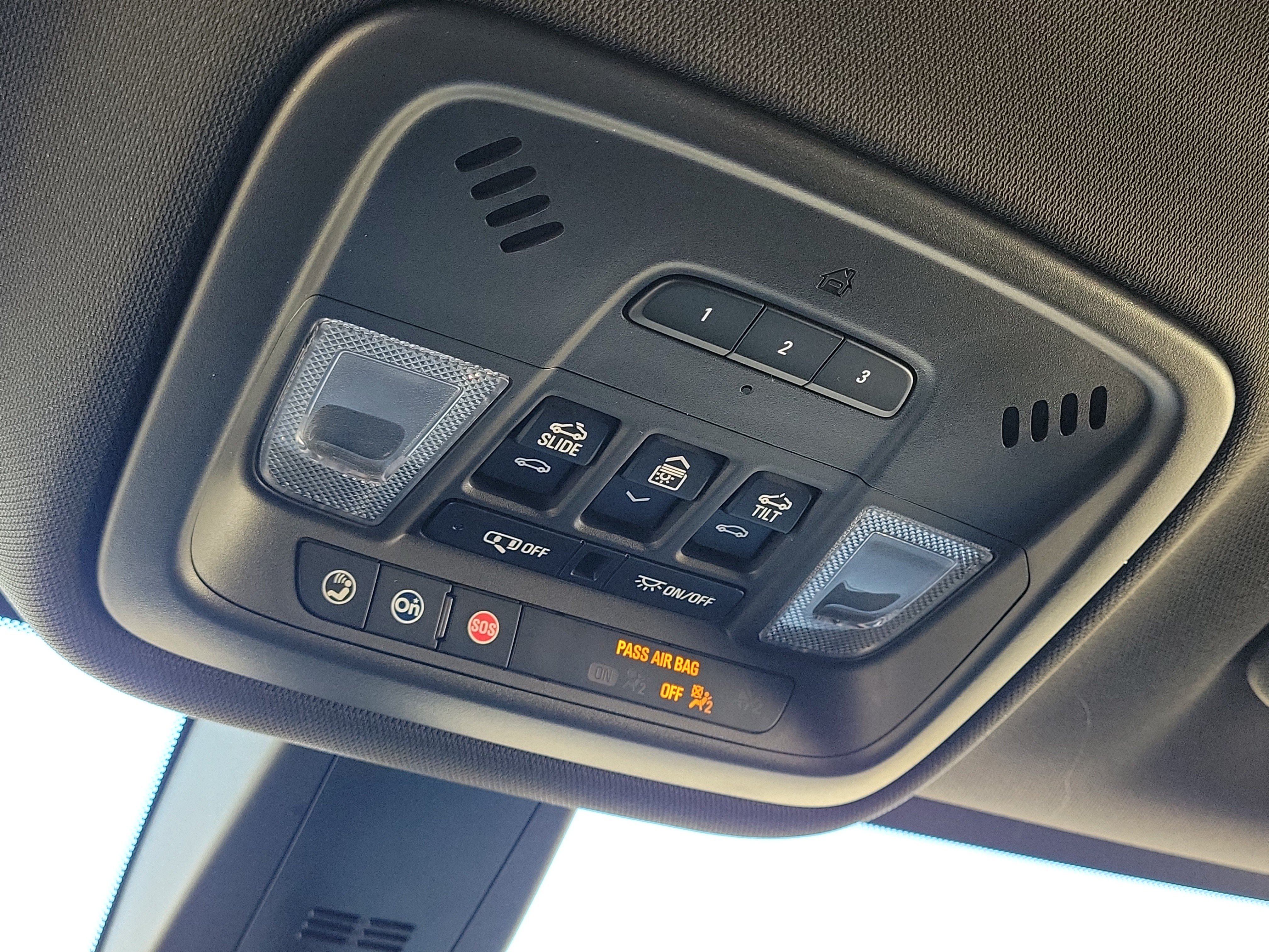 Used 2023 Chevrolet Traverse Premier FWD image 25