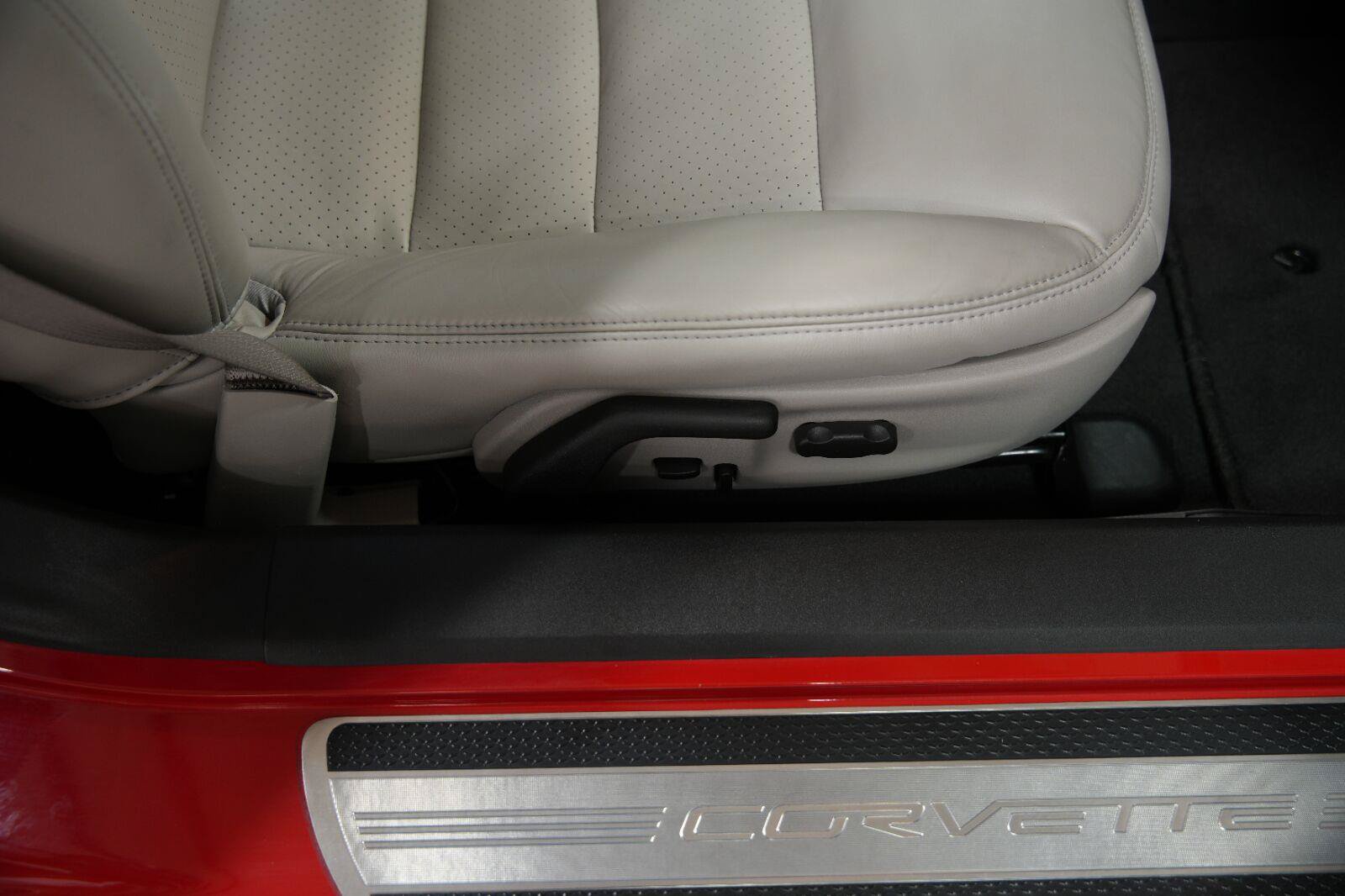Used 2007 Chevrolet Corvette Coupe w/ Preferred Equipment Group RWD image 25