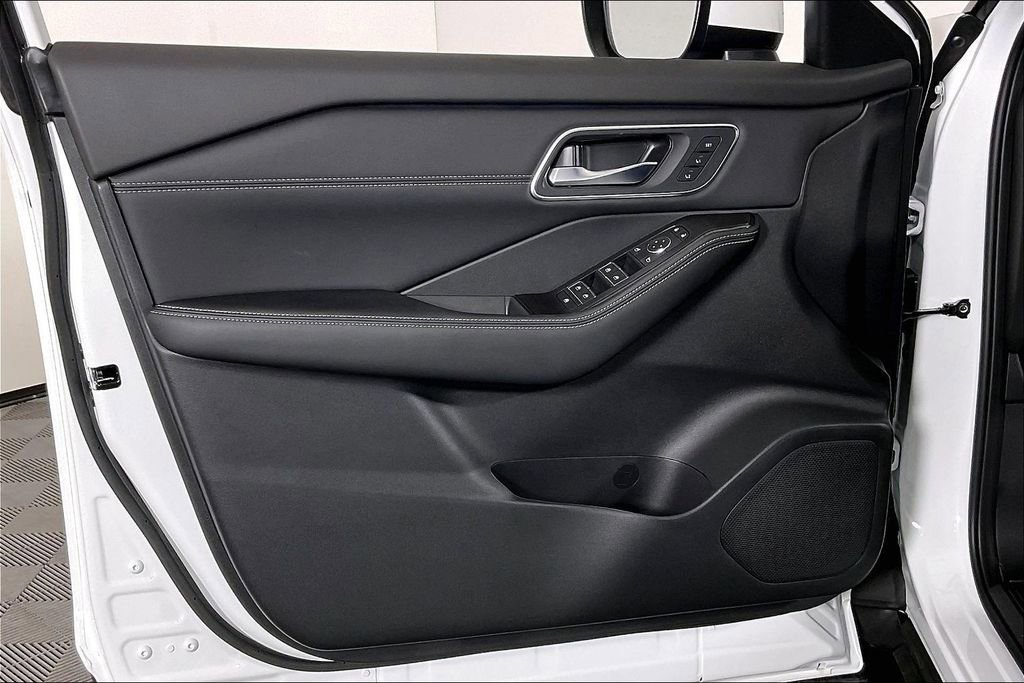 New 2026 Nissan Rogue Platinum w/ Platinum Premium Package AWD/4WD image 43