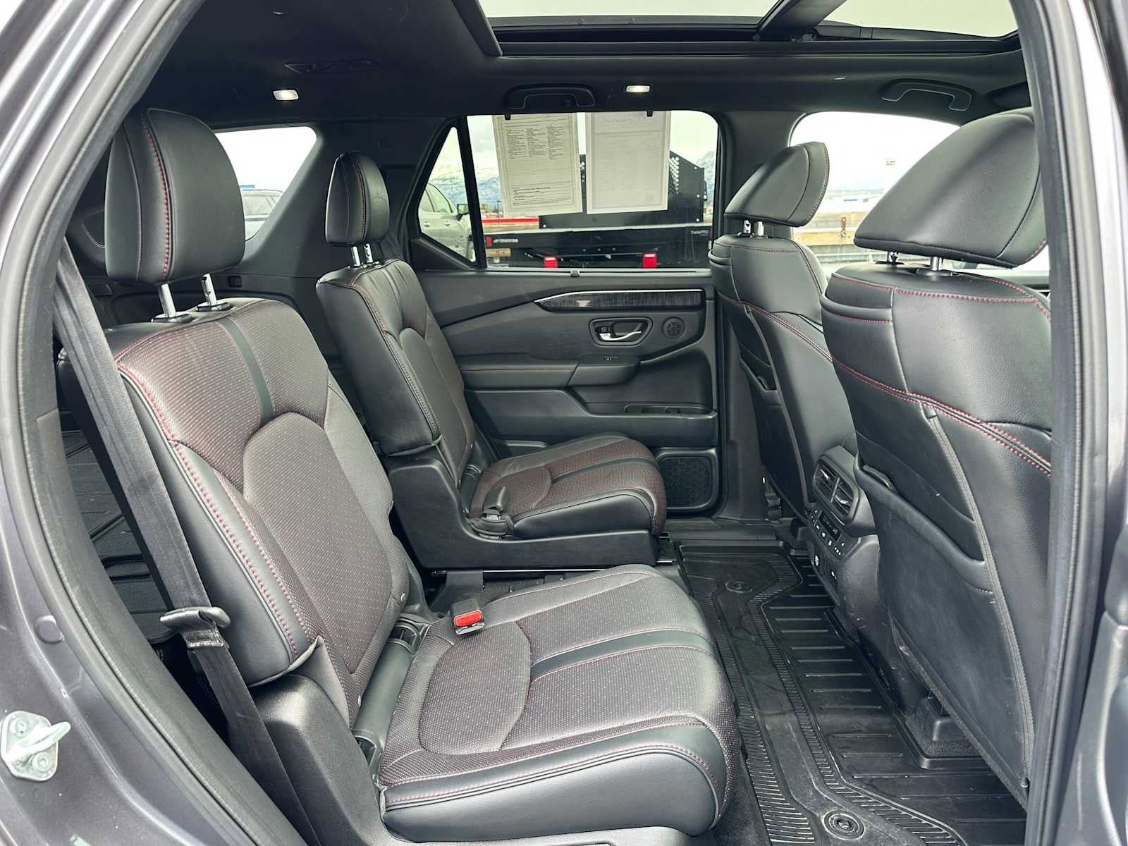 Used 2025 Honda Pilot Black Edition image 18
