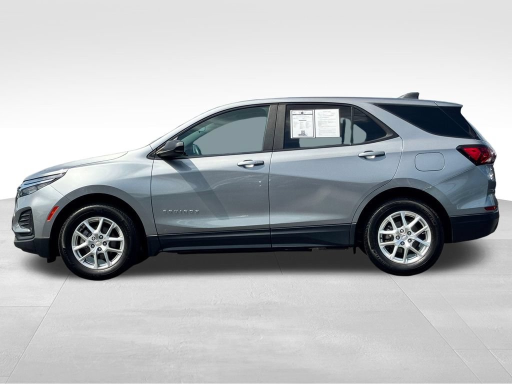 Used 2023 Chevrolet Equinox LS w/ LS Convenience Package FWD image 4