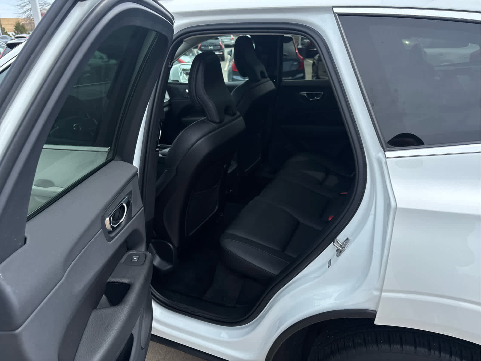 Used 2019 Volvo XC60 T6 Momentum w/ Multimedia Package AWD/4WD image 22