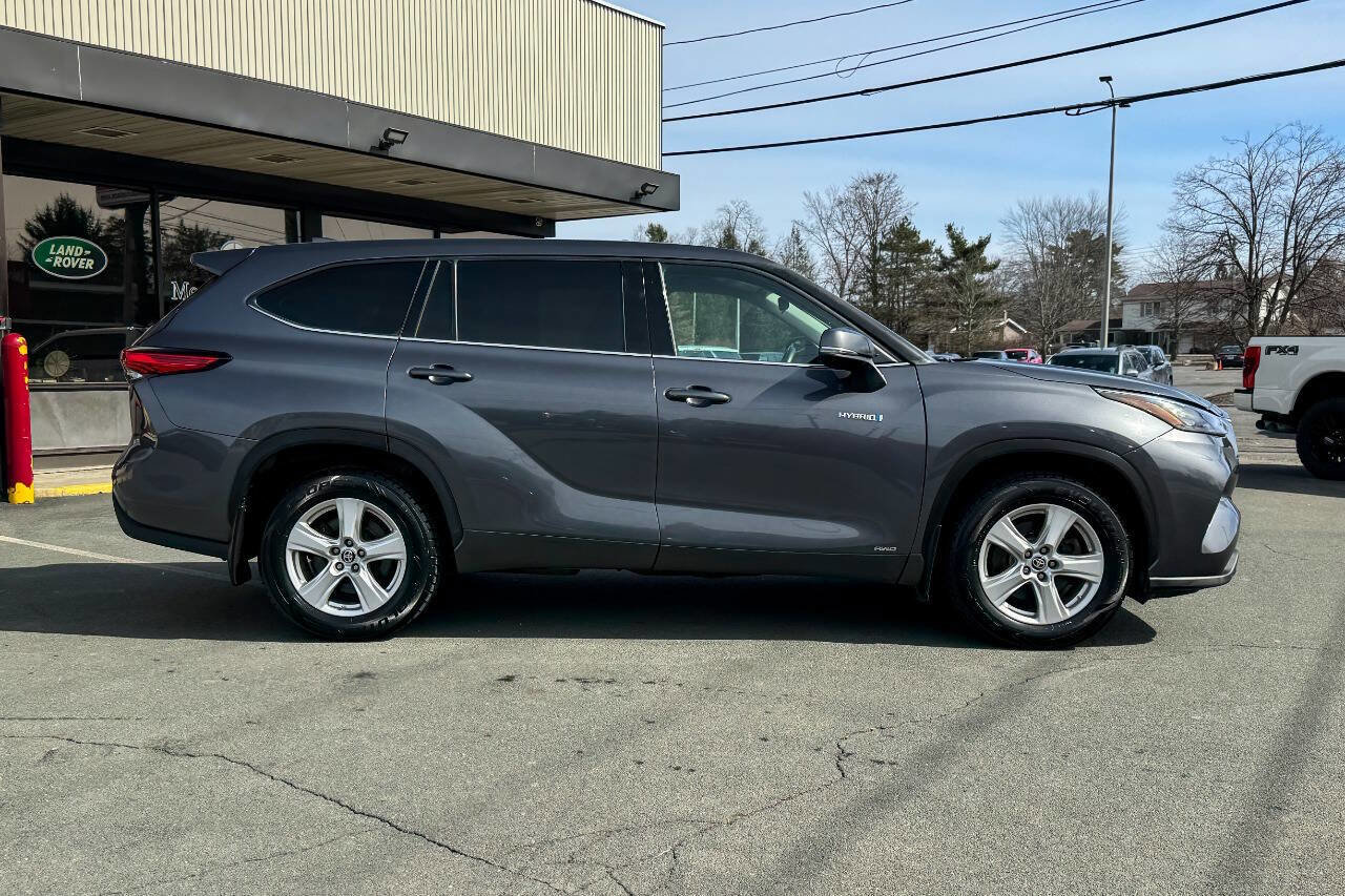 Used 2020 Toyota Highlander LE image 3