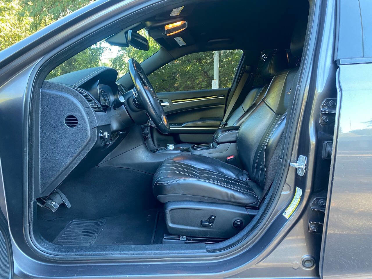 Used 2019 Chrysler 300 S image 15