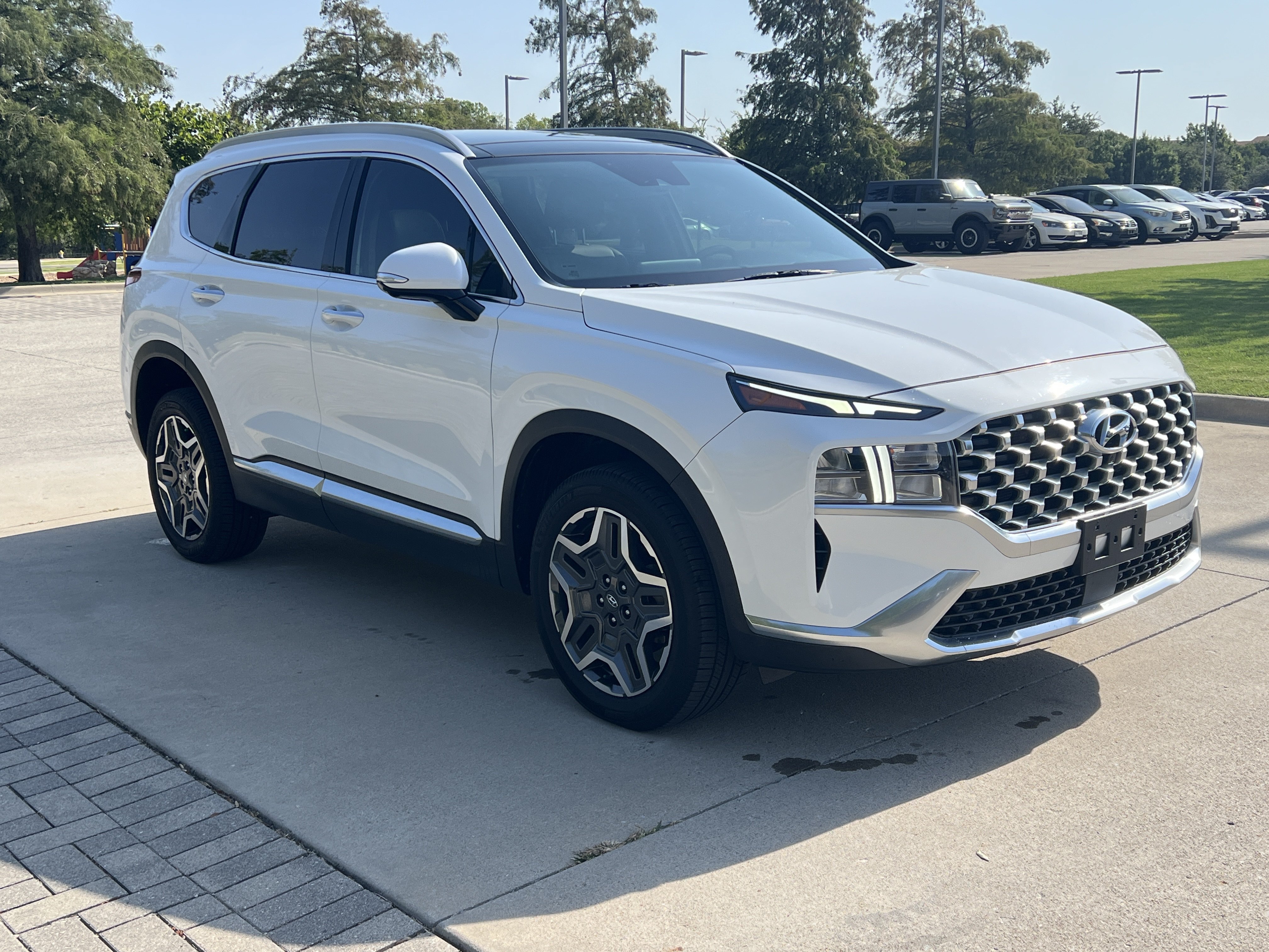 Used 2023 Hyundai Santa Fe SEL Premium AWD/4WD image 2