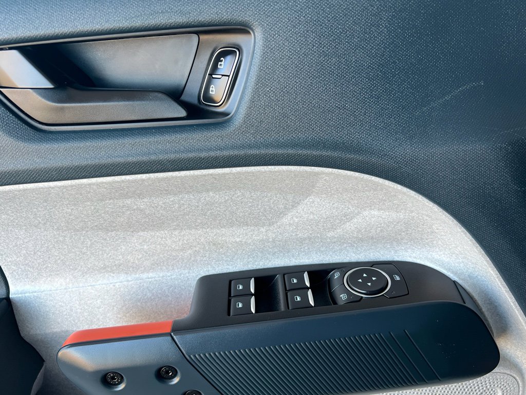 Used 2022 Ford Maverick XLT image 19