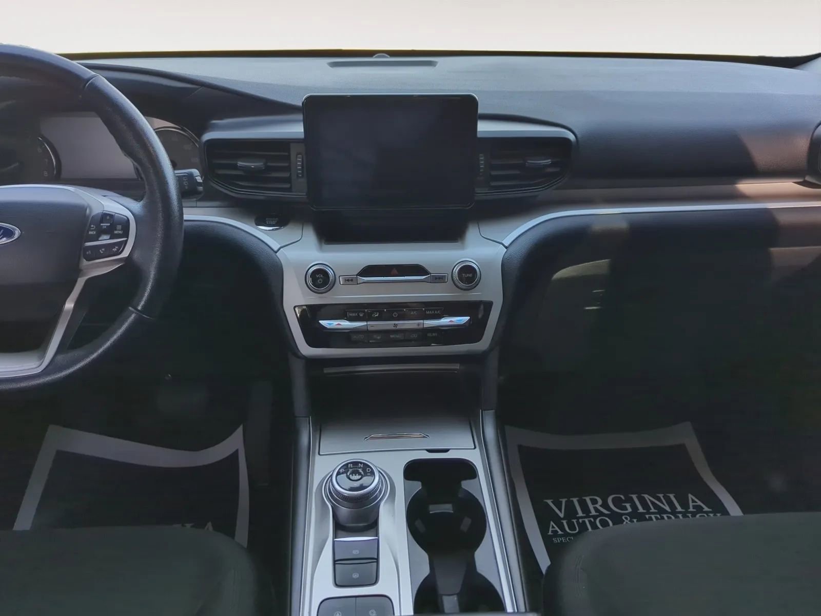 Used 2020 Ford Explorer XLT w/ Class III Trailer Tow Package image 12