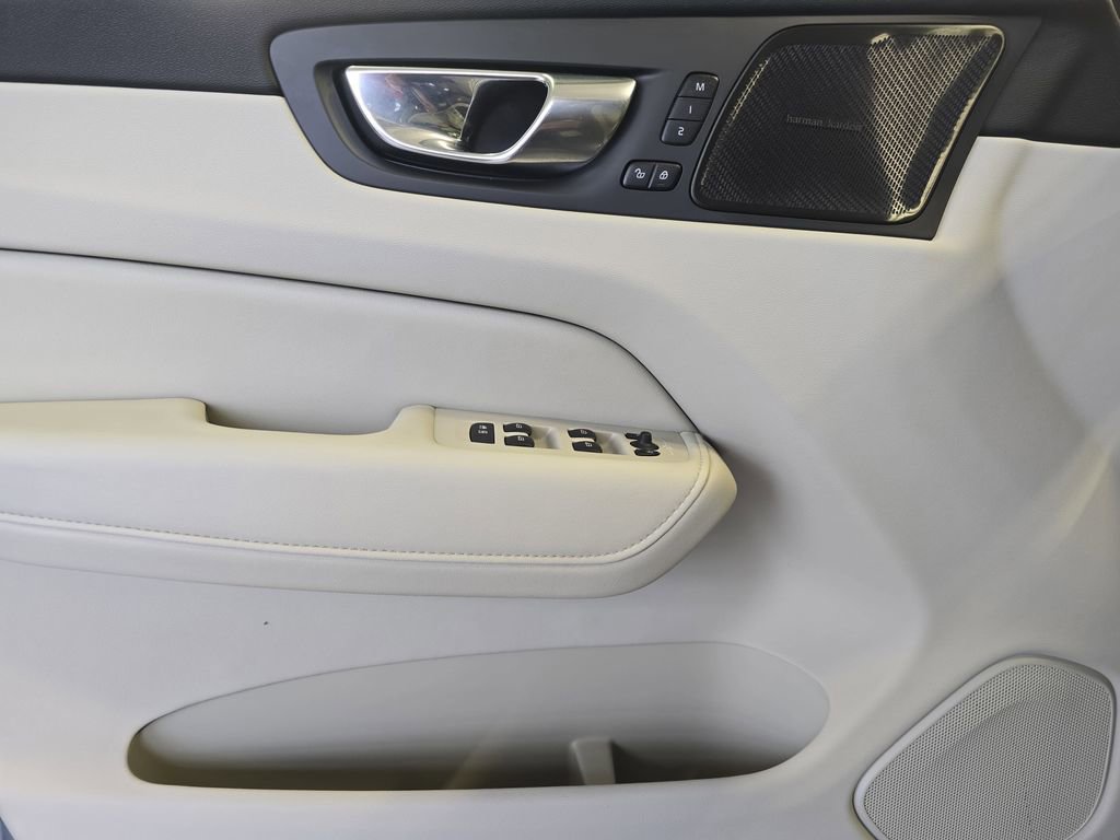 Used 2022 Volvo XC60 T8 Inscription w/ Advanced Package image 30