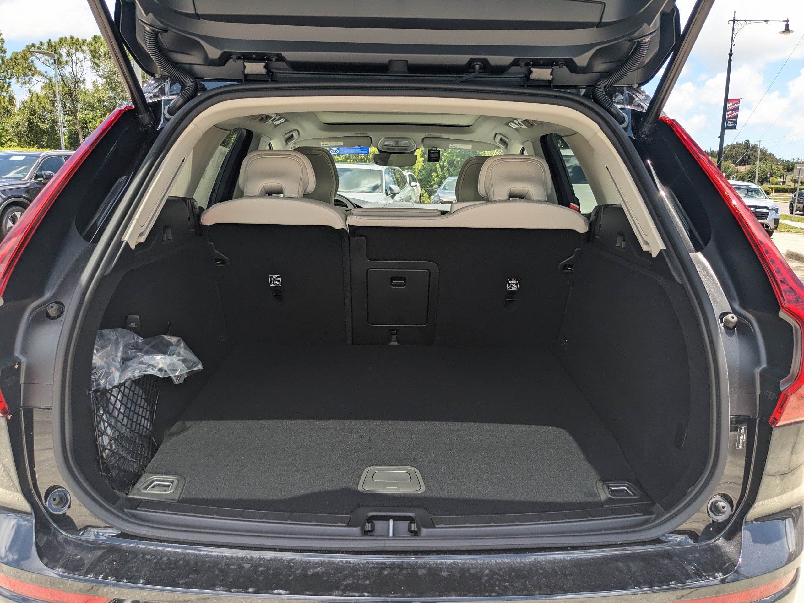 New 2025 Volvo XC60 T8 Core image 13