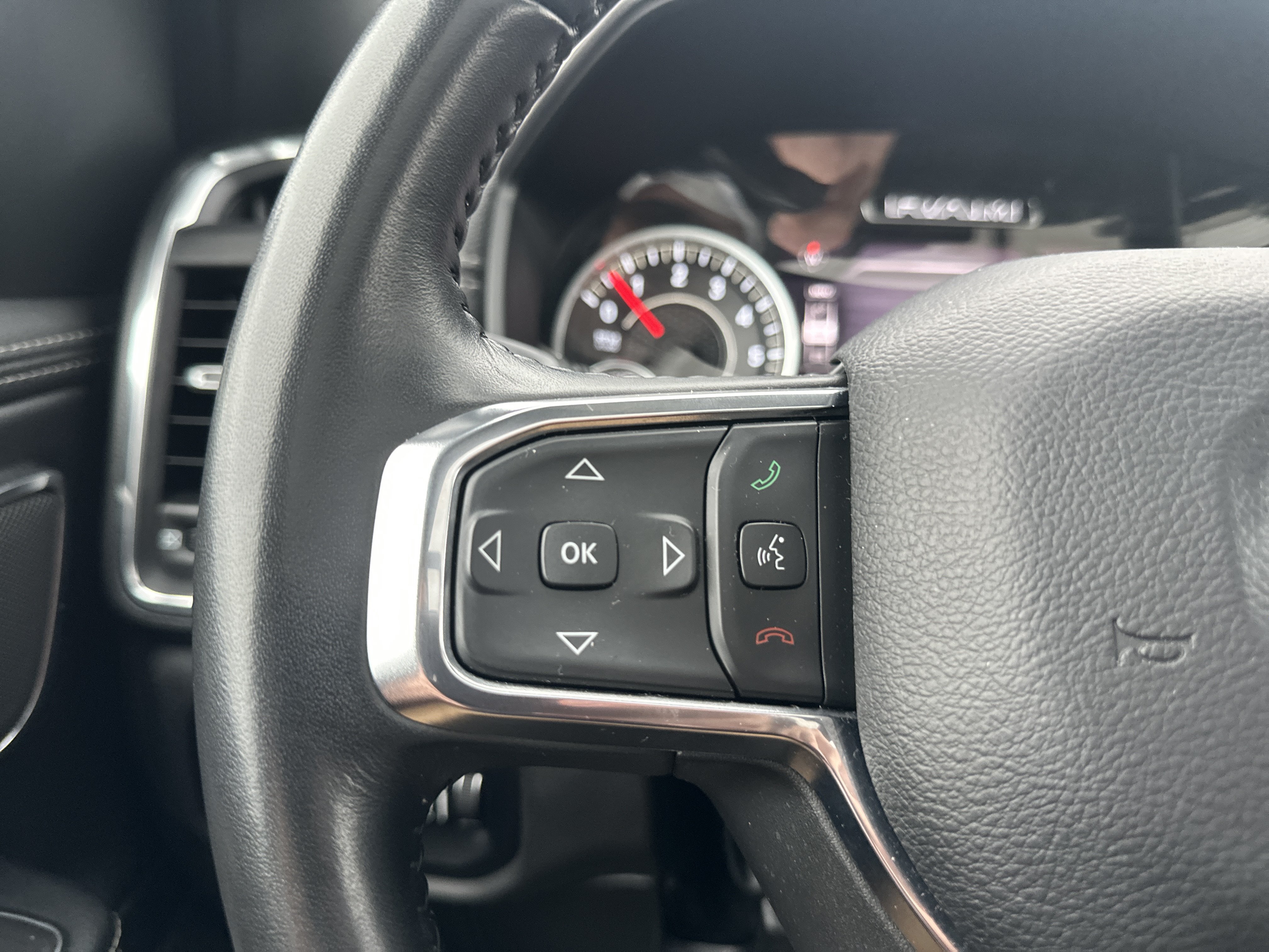 Used 2024 RAM 1500 Laramie AWD/4WD image 19