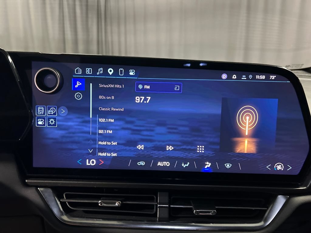 Used 2025 Chevrolet Equinox EV LT FWD image 16