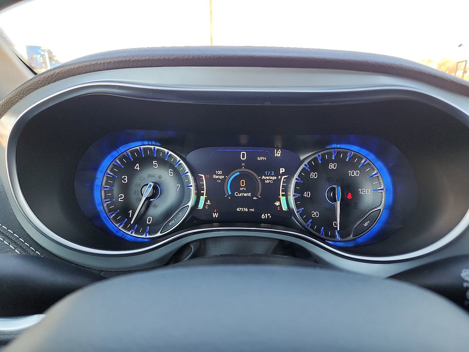 Used 2025 Chrysler Pacifica Limited image 18