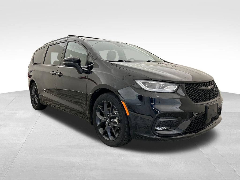 Used 2025 Chrysler Pacifica Limited FWD image 8