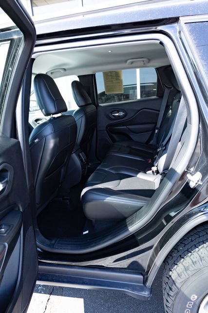 Used 2020 Jeep Cherokee Trailhawk w/ Cold Weather Group image 18