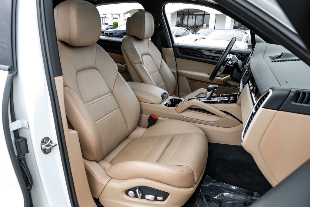 Used 2021 Porsche Cayenne AWD/4WD image 32