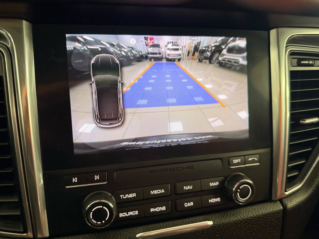 Used 2018 Porsche Macan AWD/4WD image 26