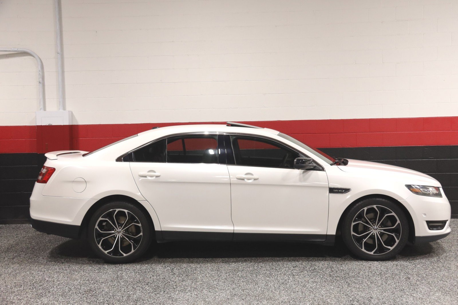 Used 2013 Ford Taurus SHO image 7