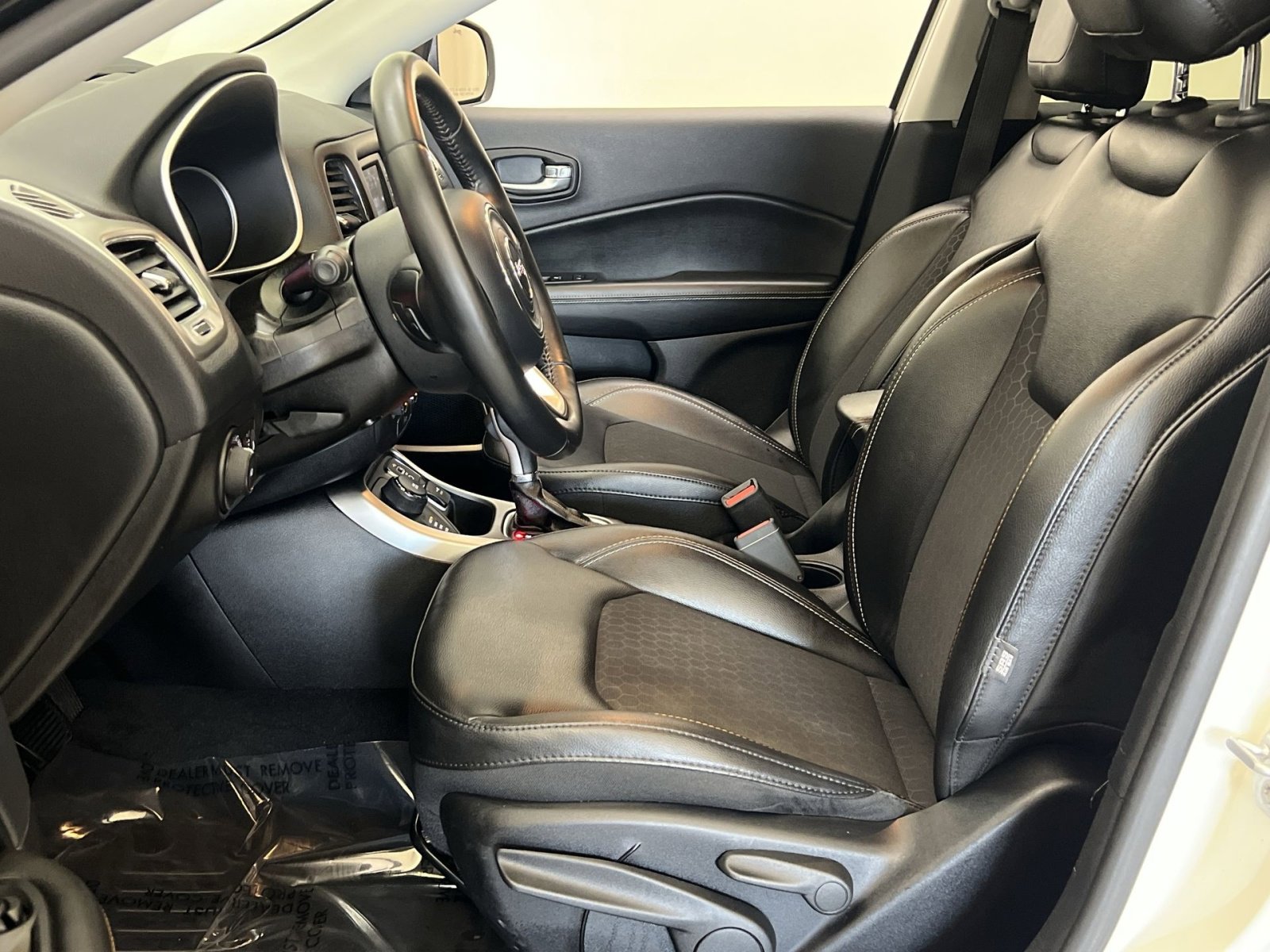 Used 2018 Jeep Compass Latitude AWD/4WD image 17