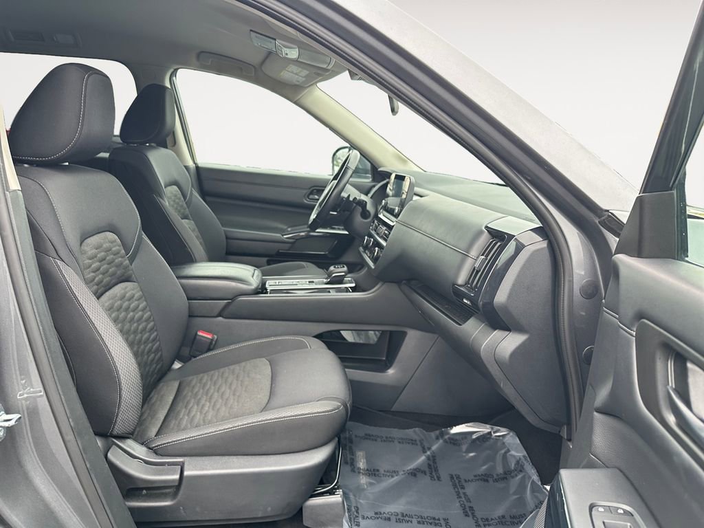Used 2024 Nissan Pathfinder SV image 15